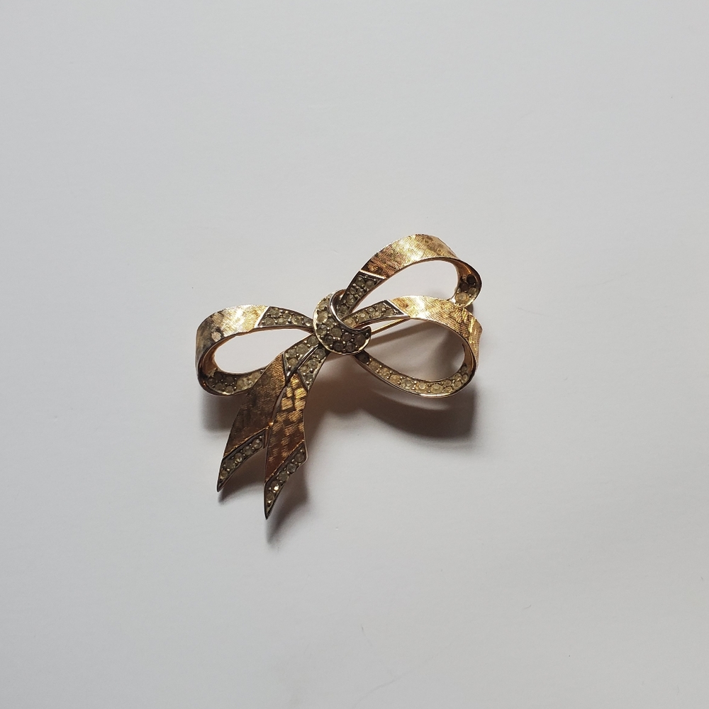 Faux gold brooch